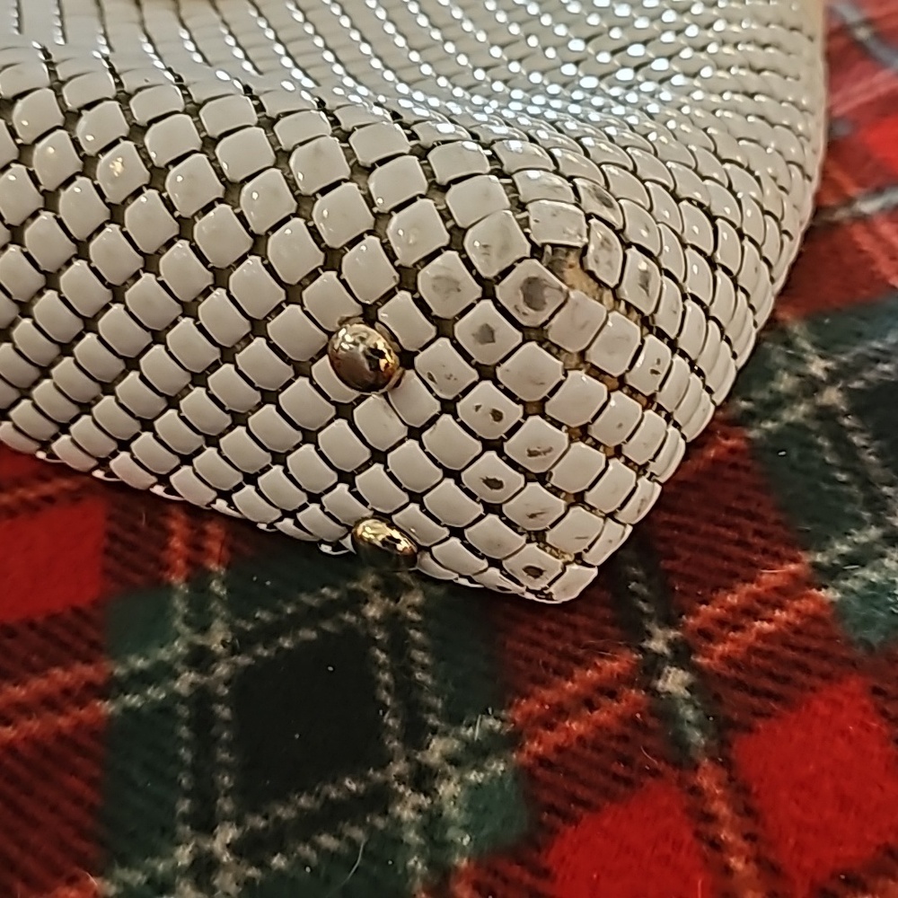 White R Purse - Chain Mail - Picture 6 of 16